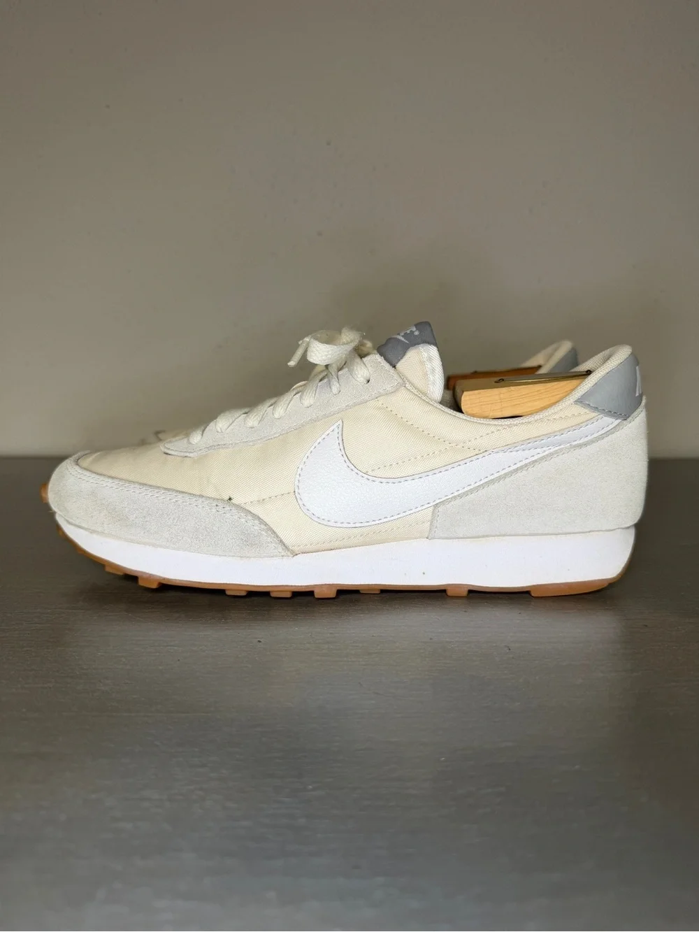 Nike Daybreak Pale Ivory Gray Womens Size 9 Walking Running Shoes Sneakers